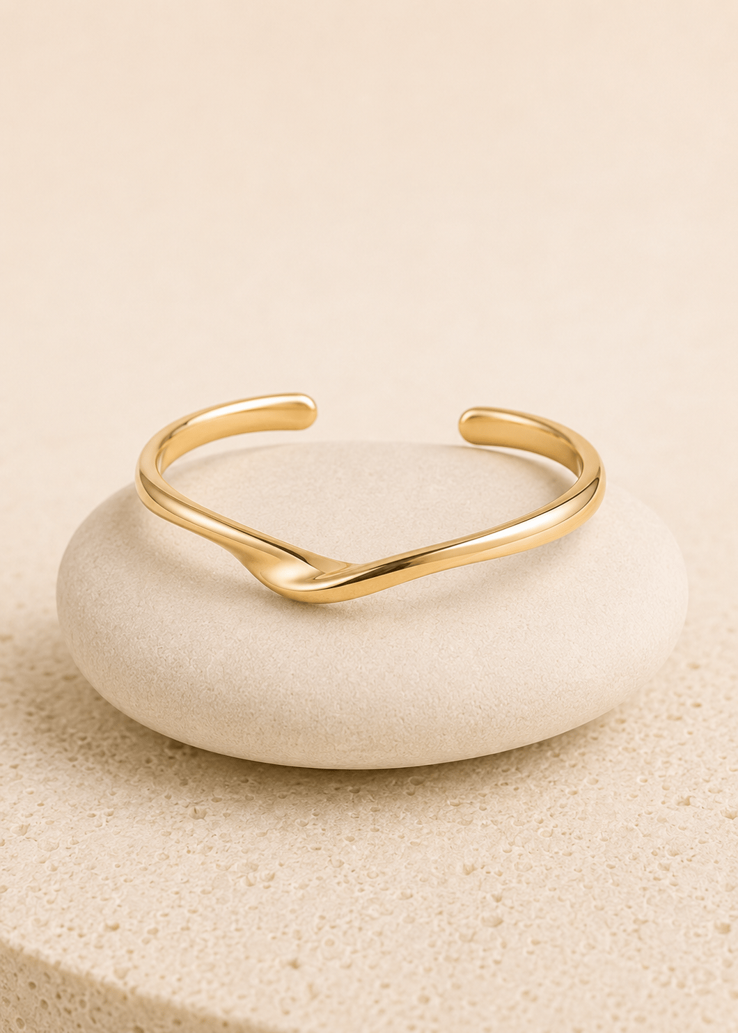 Solenne Cuff bracelet in sculpted 18k gold